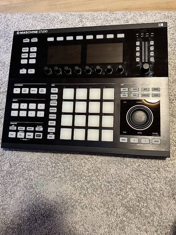 Instruments de musique: Maschine Studio Native Instruments – D'occasion à Niederstocken par michel_jacqueline