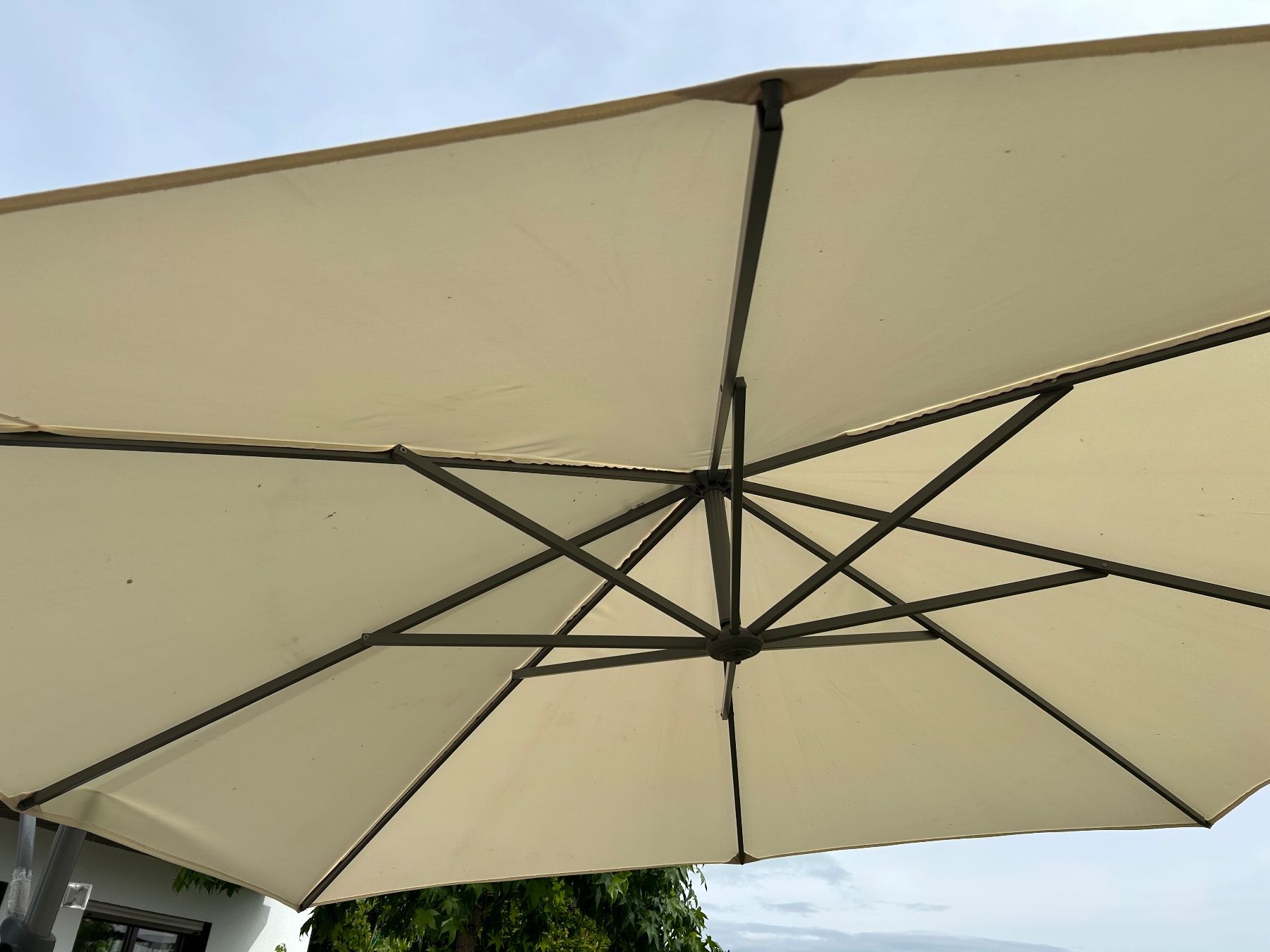 Glatz Ombrelloni: Sonnenschirm mit Sockel (Glatz) – Usato da Lohn venduto da chip01 4