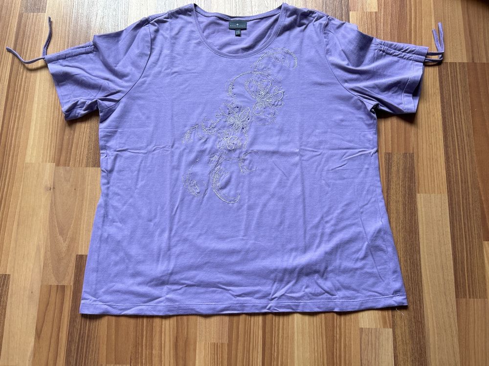 Violettes T-Shirt mit Stickereien (Gebraucht) in Villnachern für CHF 3. ...