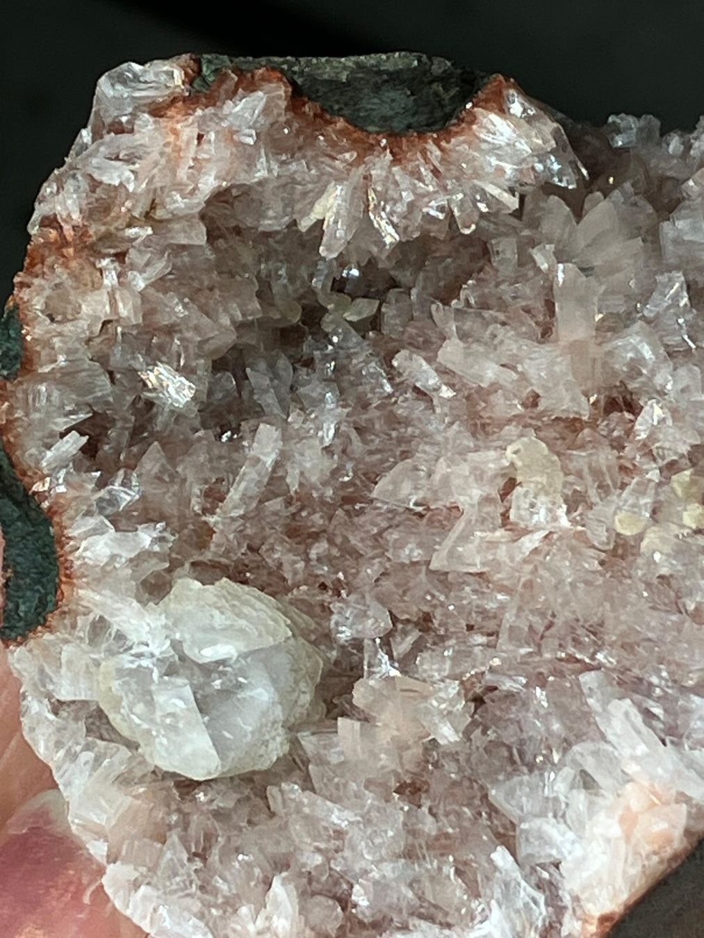 Pietre preziose: Pink Heulandit-Geode – Nuovo e nell'imballaggio originale da Neuheim venduto da m.hald 1