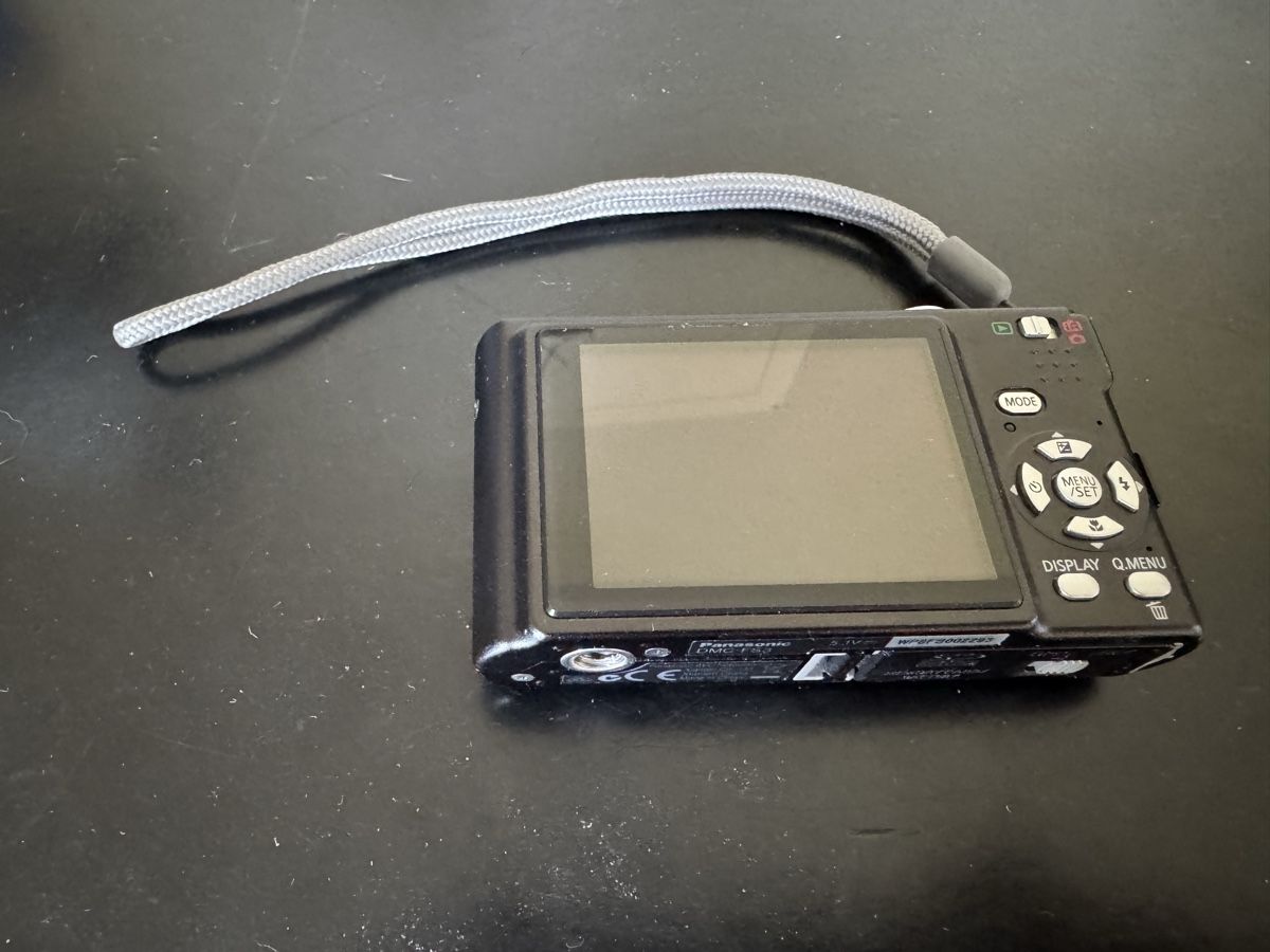 Panasonic Kamera: Digitalkamera Panasonic Lumix DMC-FS3 schwarz – Gebraucht aus Zürich von Skalandianer 2
