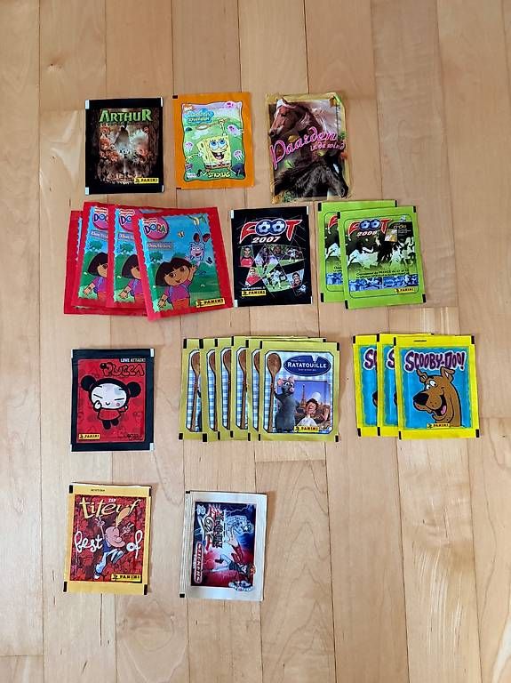 Panini Sammelbilder & Trading cards: Pochettes panini neuves – Neu und originalverpackt aus Lausanne von mama124