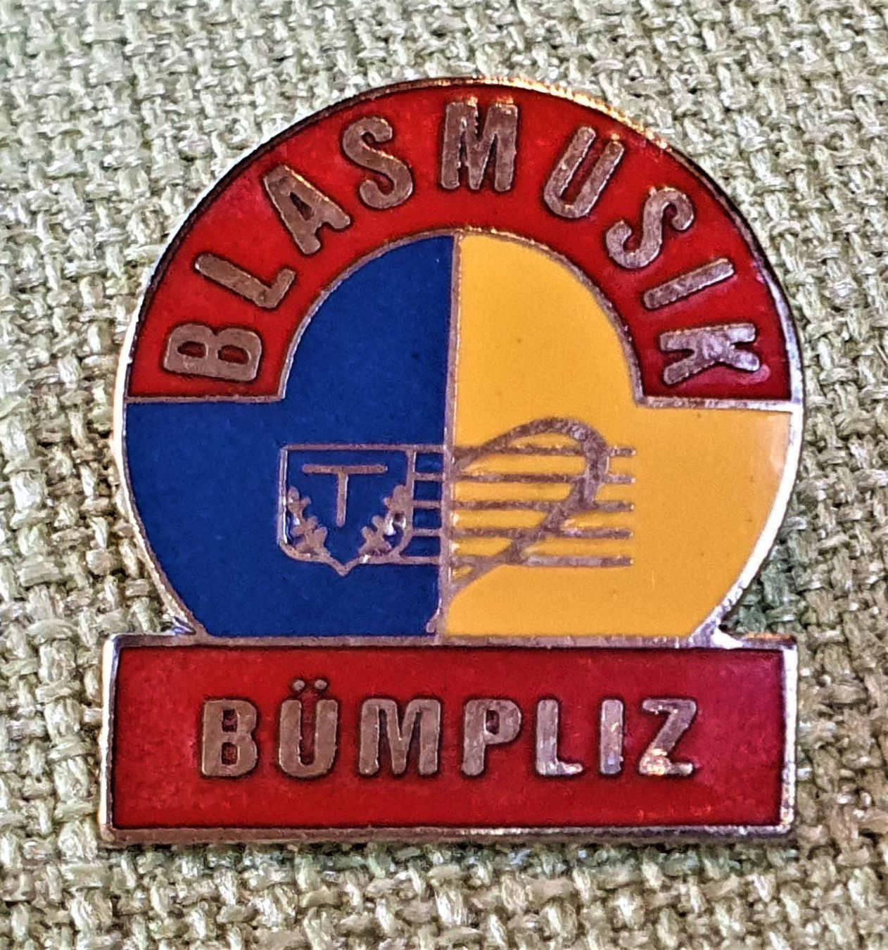 Placchette & Badge: J042 - Pin Blasmusik Bern Bümpliz – Usato da Reinach BL venduto da Boston-Verkauf