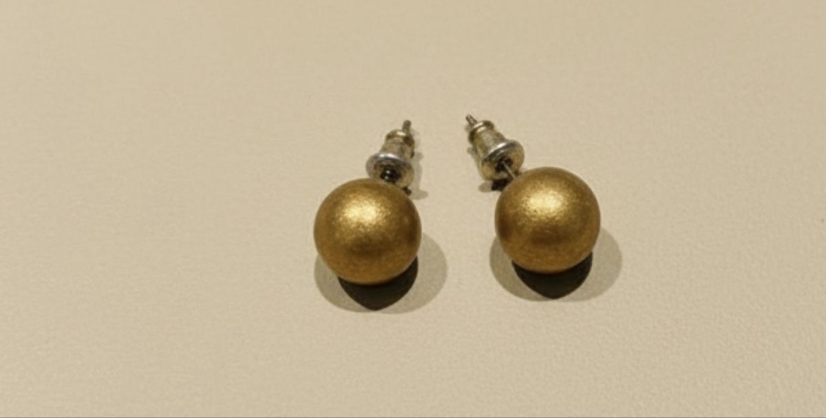 Orecchini pendenti & Orecchini a lobo: Golden sphere earrings, minimalist style - fall glam – Usato da Saland venduto da ele_vc96