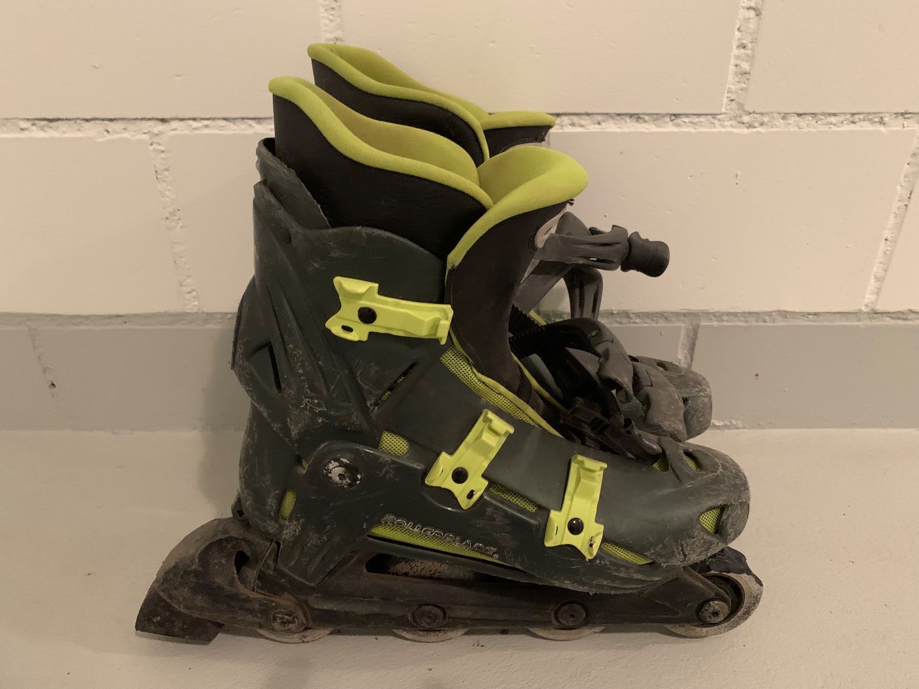 Pattini in linea & Pattini a rotelle: Inlineskates Grösse 40 (defekt) – Difettoso da Eschlikon TG venduto da 1.- 2