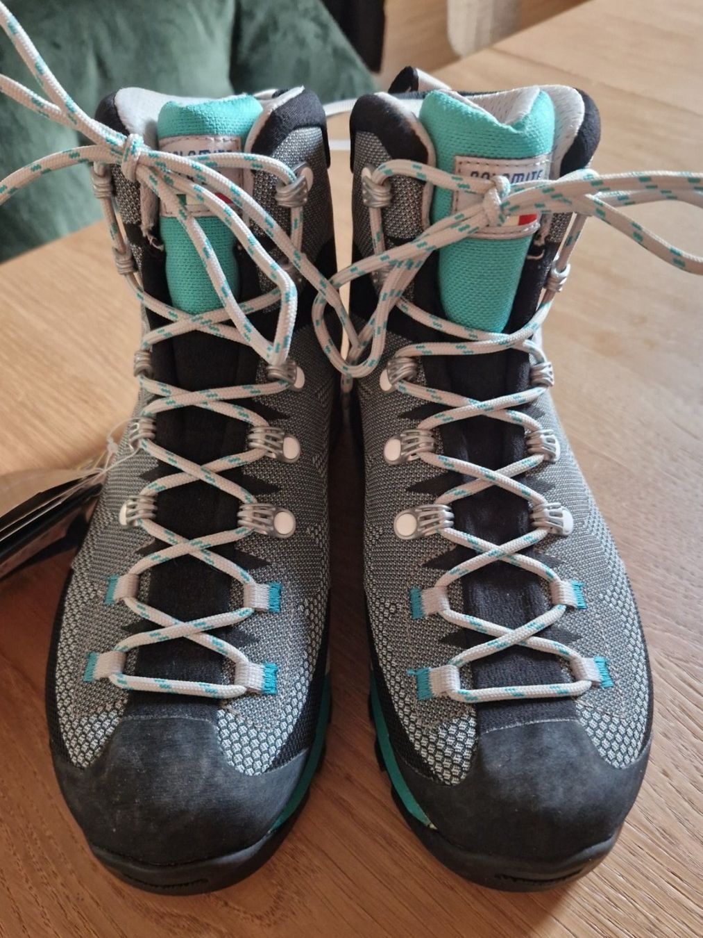 Dolomite Scarpe da donna: NEU - Damen Dolomite Wanderschuhe Grau Grösse 37 1/2 – Nuovo (secondo la descrizione) da Kaiseraugst venduto da fashbrands92 1