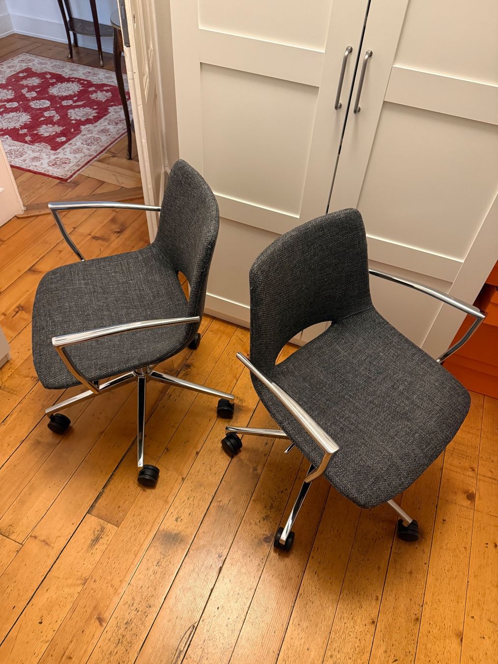 Sedie: Lot de 2 chaises de bureau design - grises, chromées – Usato da Anières venduto da sg_025 1