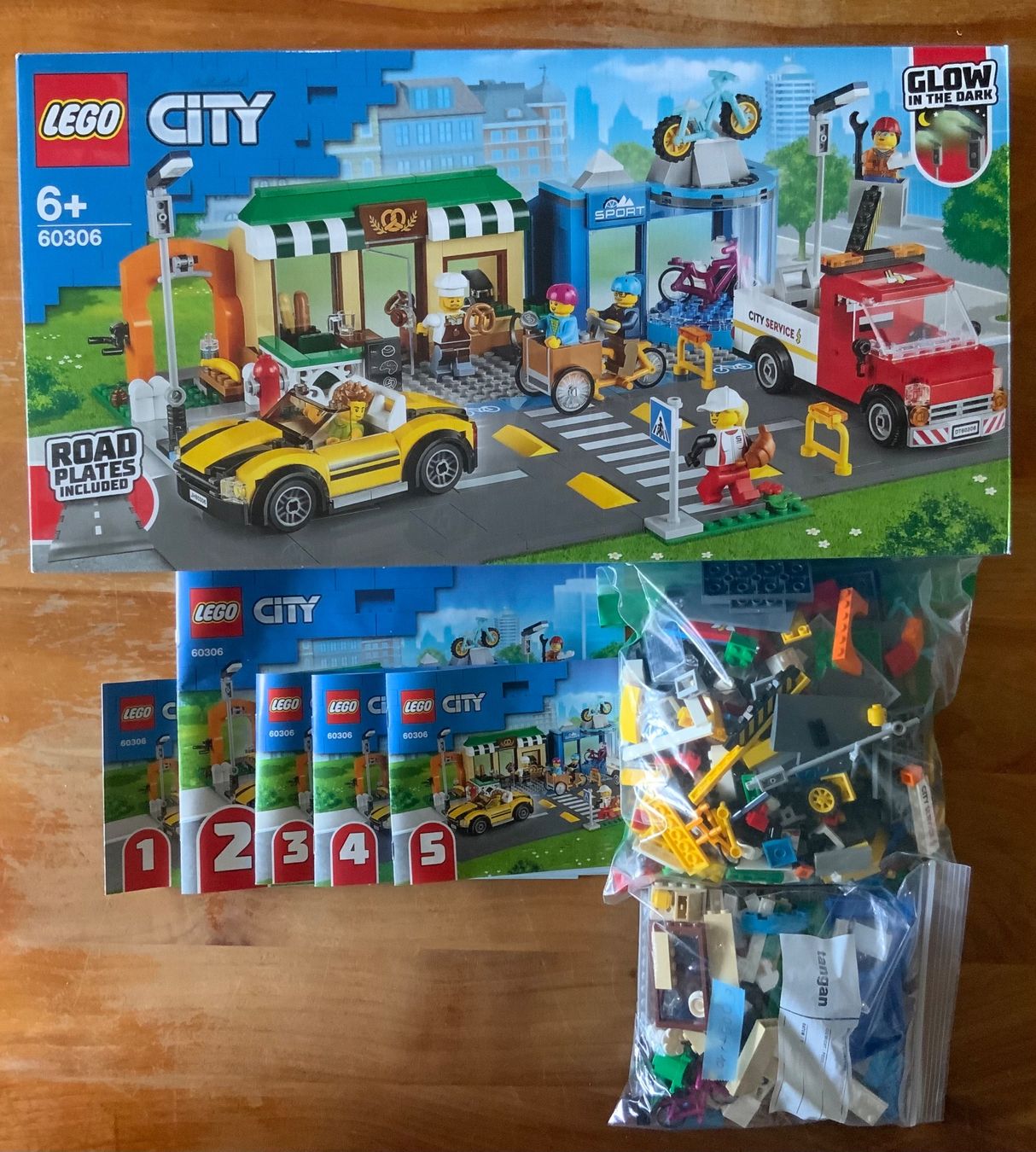 Lego Giocattoli: LEGO CITY 60306 Einkaufsstrasse mit Geschäften – Nuovo (secondo la descrizione) da Lanzenhäusern venduto da mfh05