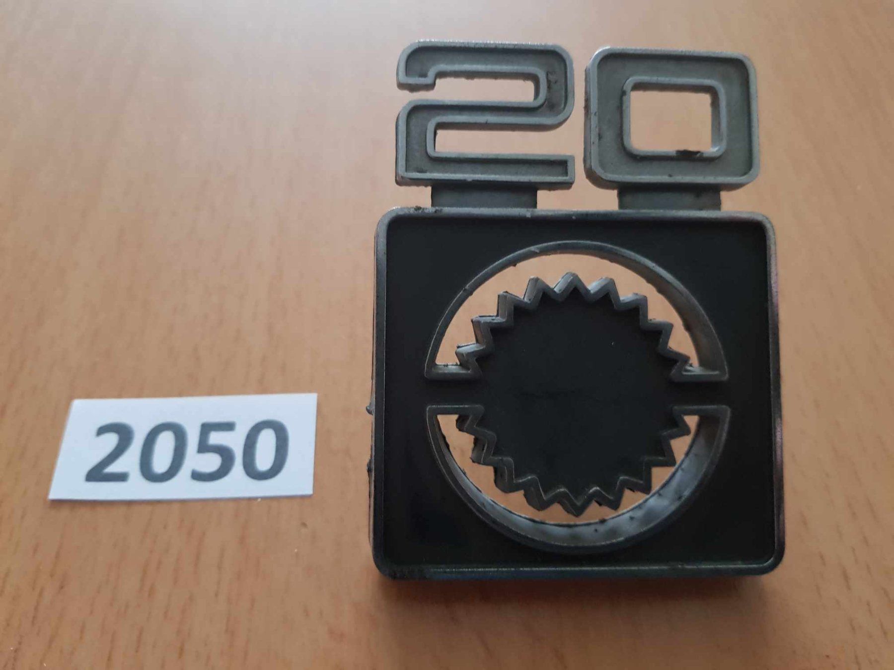 Chevrolet Alle Autoersatzteile: Emblem von Chevrolet " 20 " – Gebraucht aus Niedergösgen von usc_l8gm 1