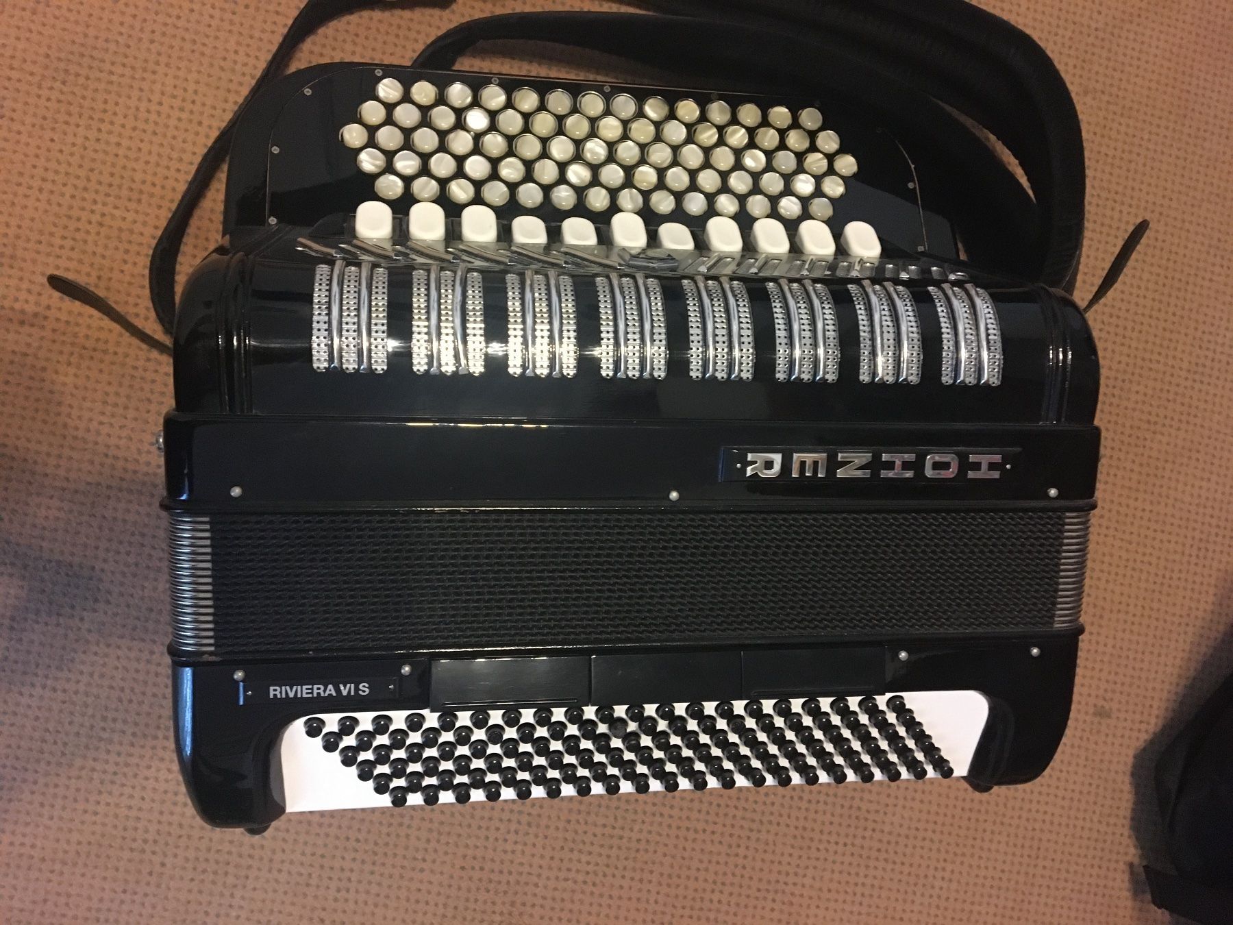 Hohner Musikinstrumente: Akkordeon hohner riviera 6 s – Gebraucht aus Bauma von ladygaby