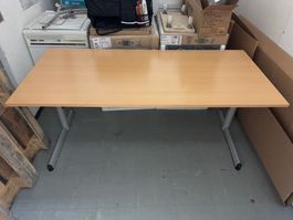 Bürotisch Holzoptik mit silbernem Metallgestell gebraucht