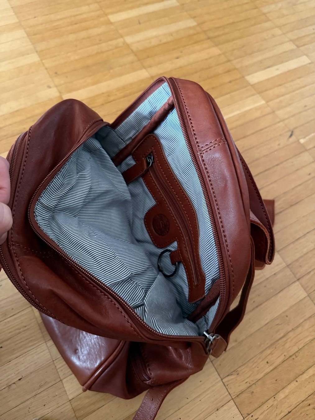Rucksäcke: Lederrucksack braun mittelgross – Gebraucht aus Zürich von congenium 2