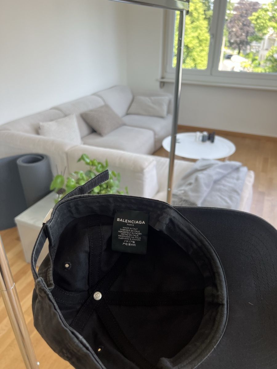 Balenciaga Copricapi, berretti & cappellini: Balenciaga Cap Black – Usato da Basel venduto da jul_dfc7 4