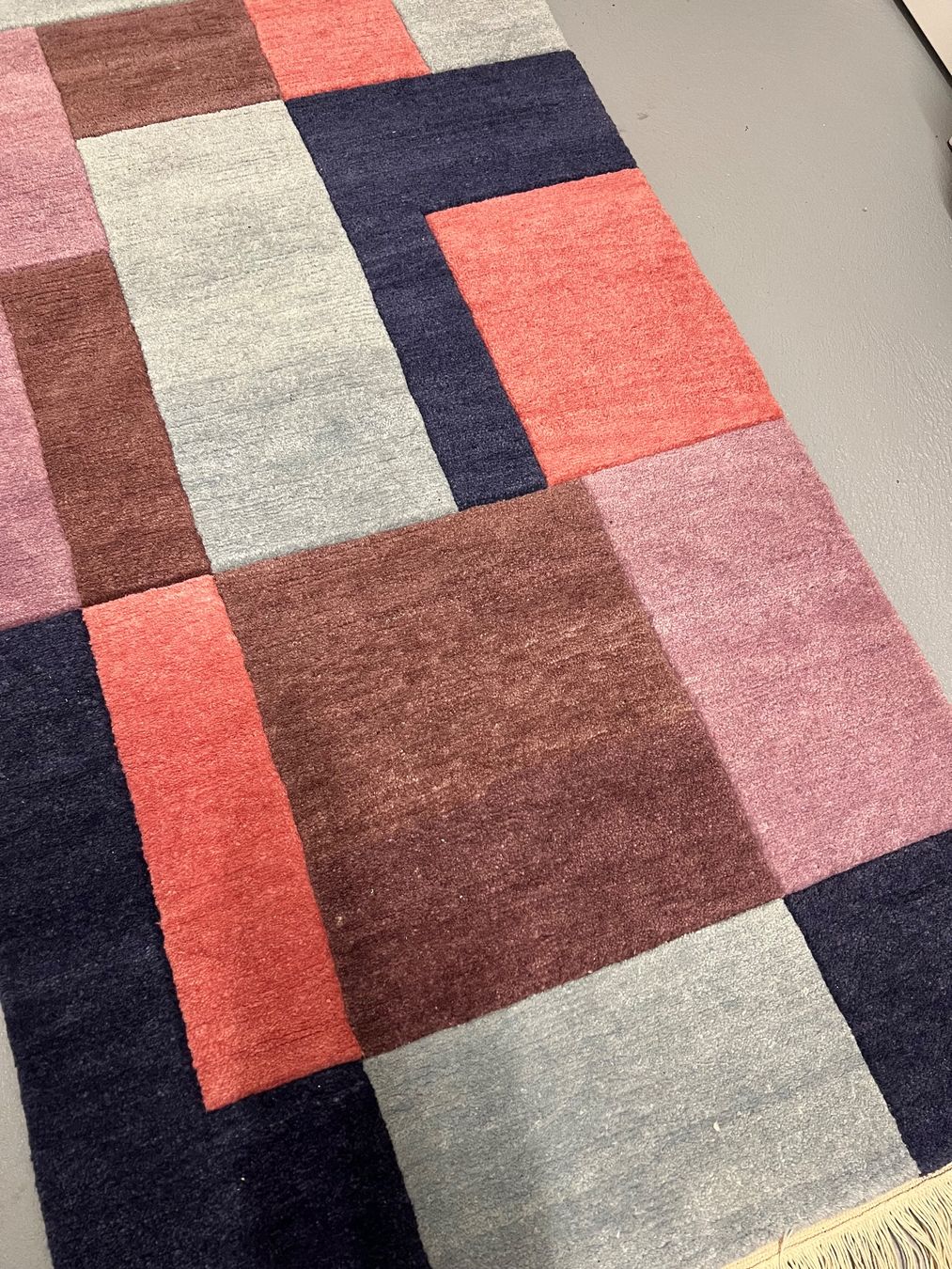 Tapis: Handgeknüpfter Teppich mit modernem Muster – Neuf (Voir description) à Wettingen par Lamadeux 2