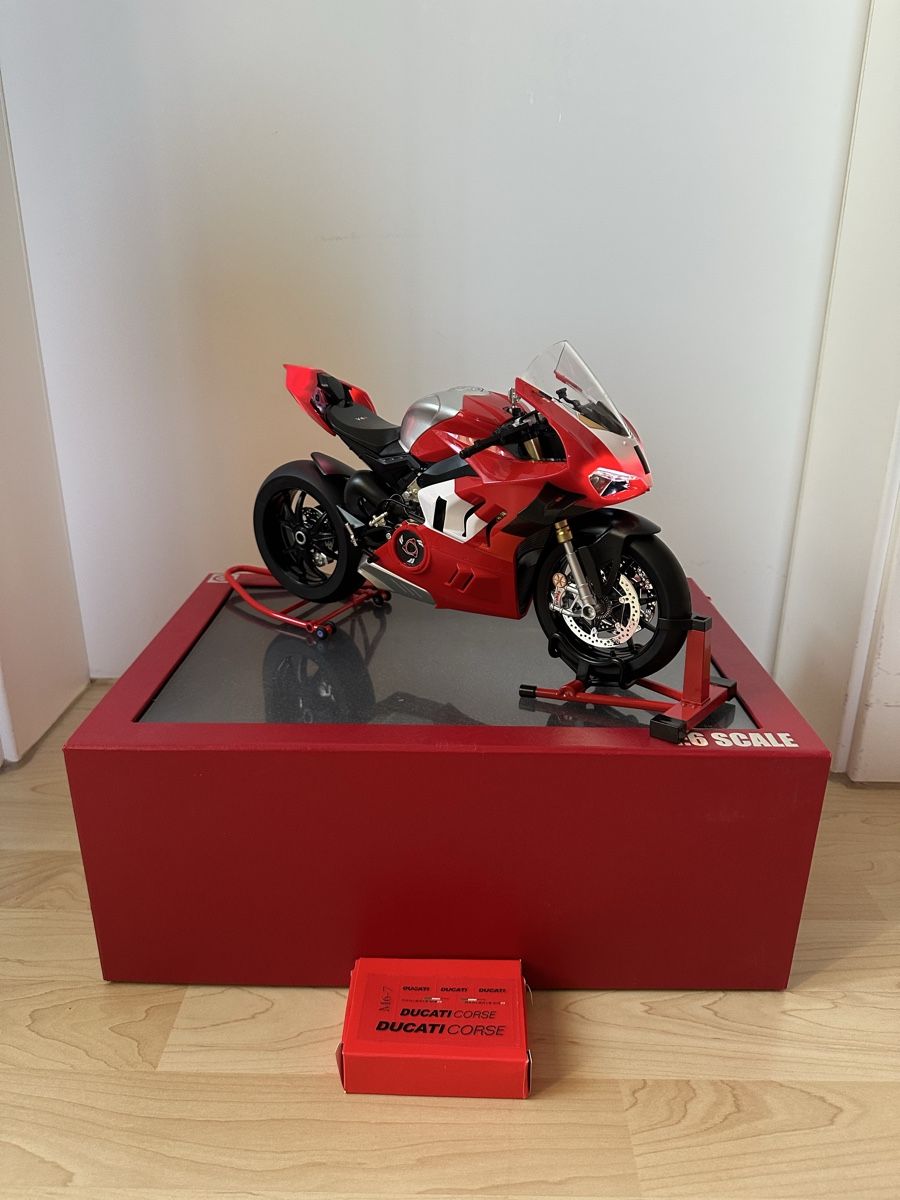 Ducati Kits de montage: 1:6 Ducati Panigale – Neuf avec emballage d'origine à Obfelden par Marko593 2
