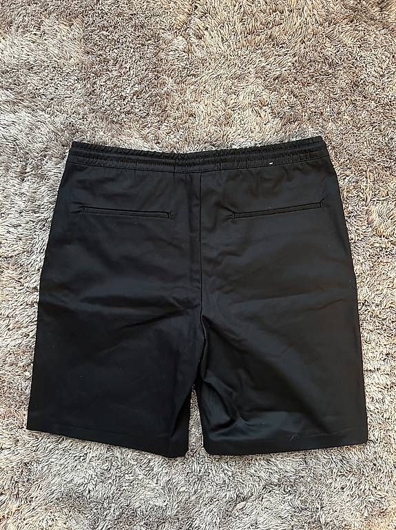 Pantaloni: Zara Shorts schwarz – Usato da Herisau venduto da ogkosta 2