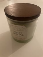 Grande bougie parfumée Bois de Santal – Neuve – 850 g