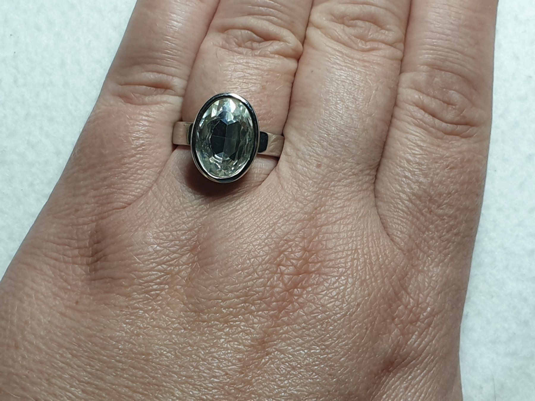 Anelli: Schöner Modeschmuck Ring mit großem Stein funkelt wunderbar – Usato da Riedt b. Erlen venduto da Gottestraene 7