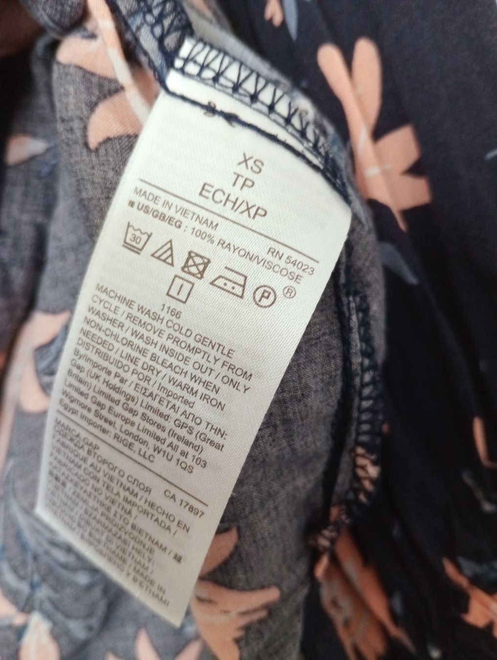 Gap Blusen: Gap Bluse Viscose, Blau, Blumenmuster, Gummibund, XS – Gebraucht aus Allschwil von Evgeniia78 3