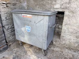 Bidone pattumiera metallo con ruote marca Debrunner