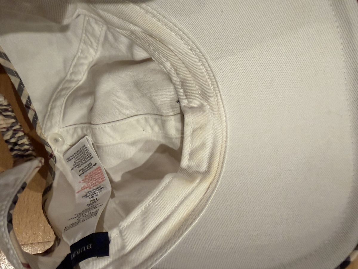 Burberry Copricapi, berretti & cappellini: Burberry Cap weiss mit Karo Grösse 52 – Usato da kloten venduto da domireto 4