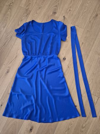 Blaues Kleid mit Gürtel, Grösse 44/46 (massgeschneidert)
