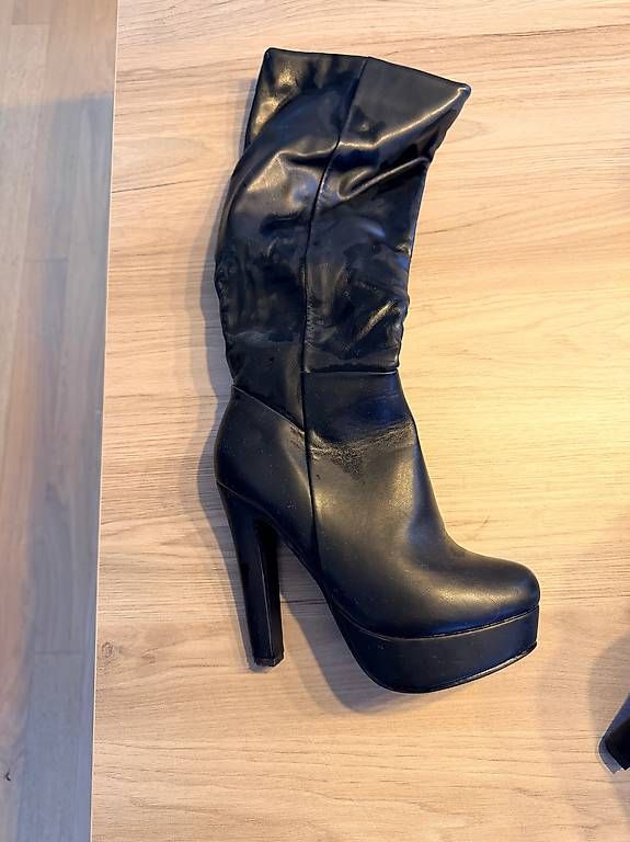 Scarpe da donna: Stiefel mit breitem Absatz – Usato da Bözberg venduto da van_52qk 4
