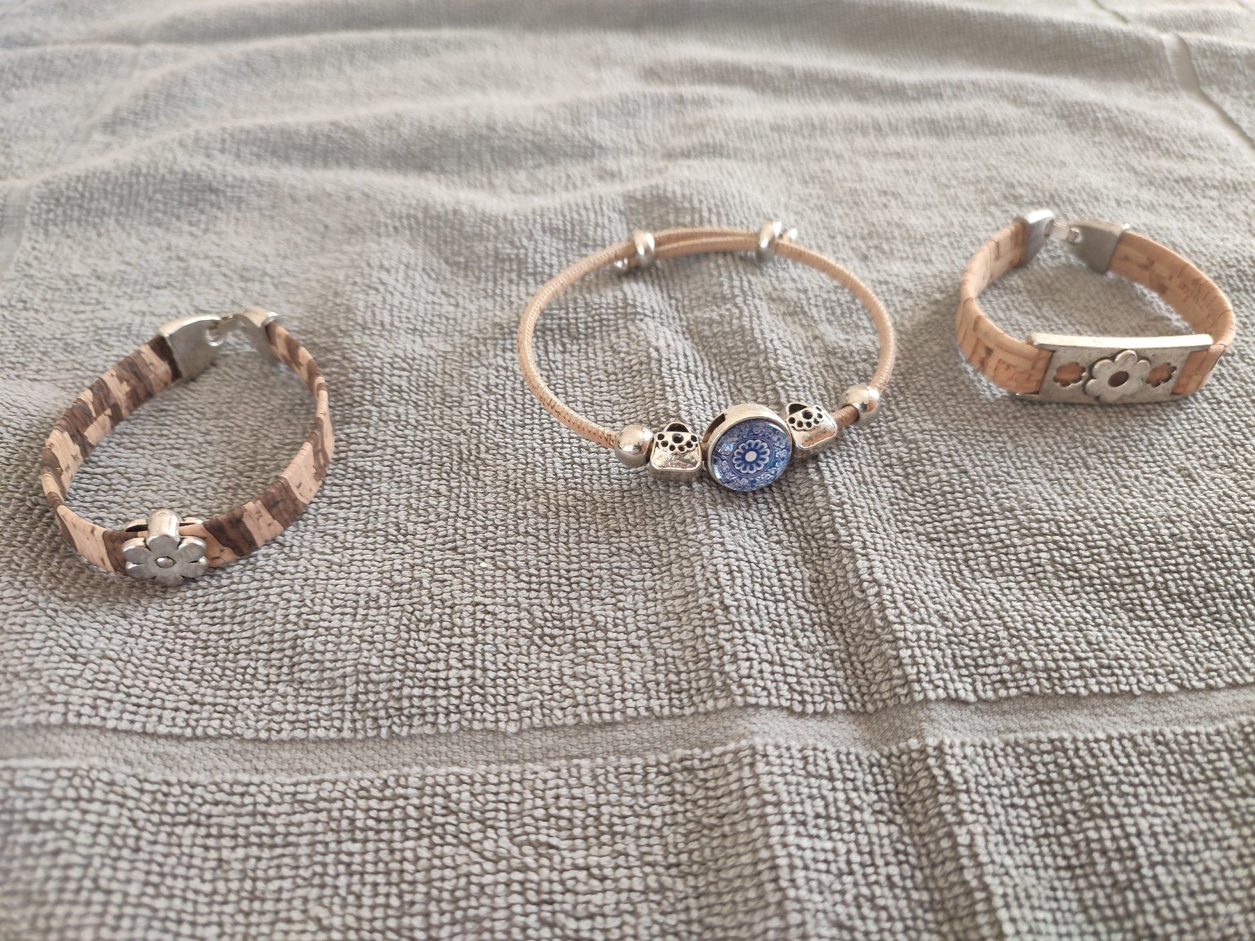 Bracelets: 3 Korkarmbänder – D'occasion à Winterthur par Priscatg