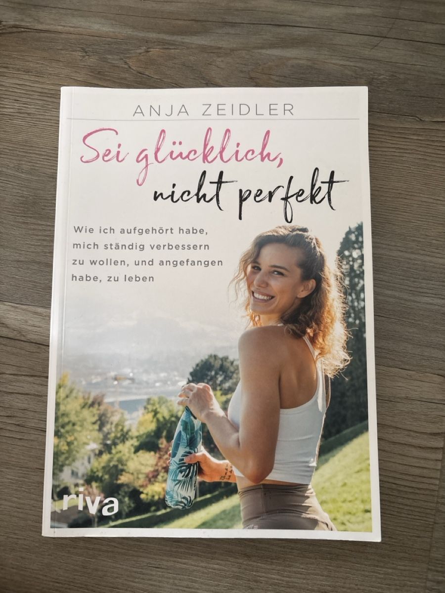 Bücher: Buch Sei Glücklich nicht perfekt  – Gebraucht aus Schaffhausen von lua_9yfq