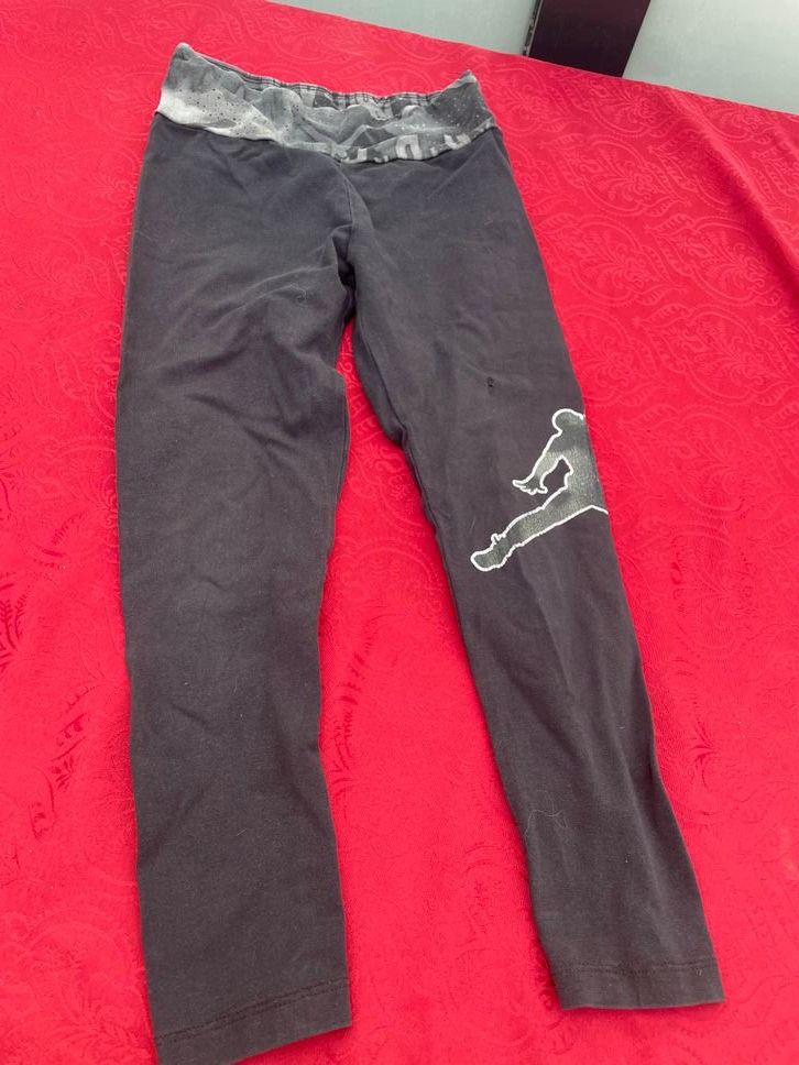 Jordan Pantaloni: Mädchen Jordan Turnhose Leggings 122-128 – Usato da Bergdietikon venduto da antovale