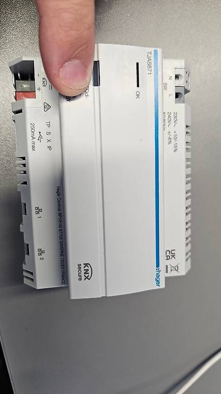 Componenti elettronici: REG-Server Hager domovea basic KNX – Usato da Rüfenach AG venduto da Paede24