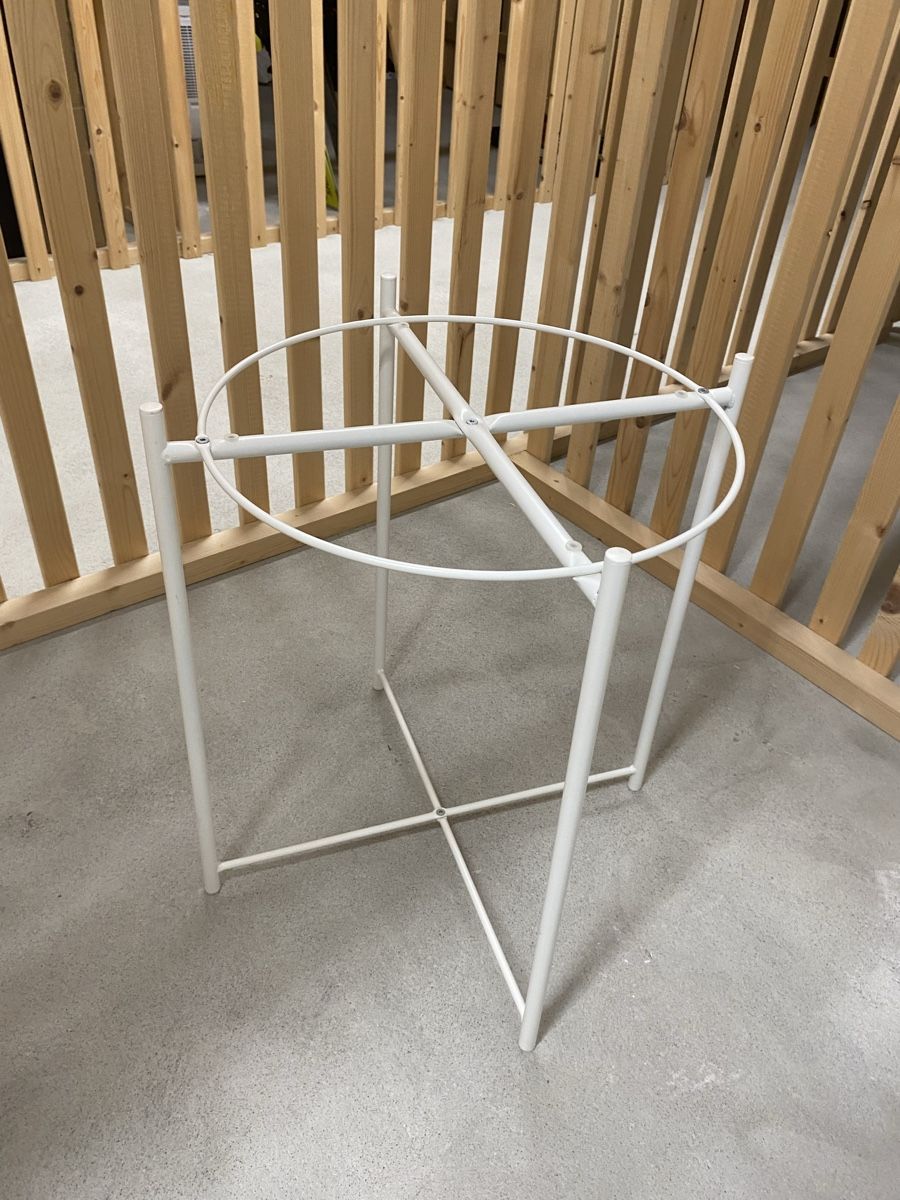 Ikea Tavoli: Beistelltisch rund weiss  – Usato da Baden venduto da ali_b6qr 1