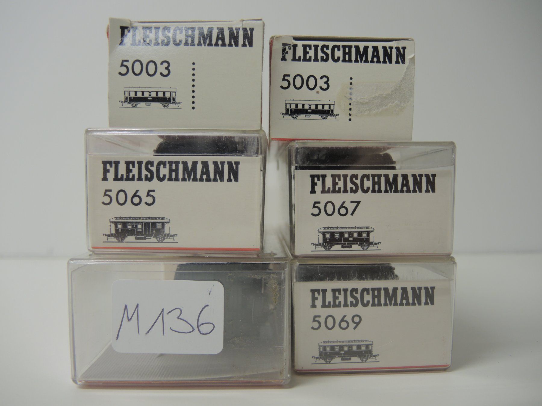 Fleischmann Modellini di ferrovie: Fleischmann DB-Zug mit Diesellok – Difettoso da Dagmersellen venduto da fis_9hty