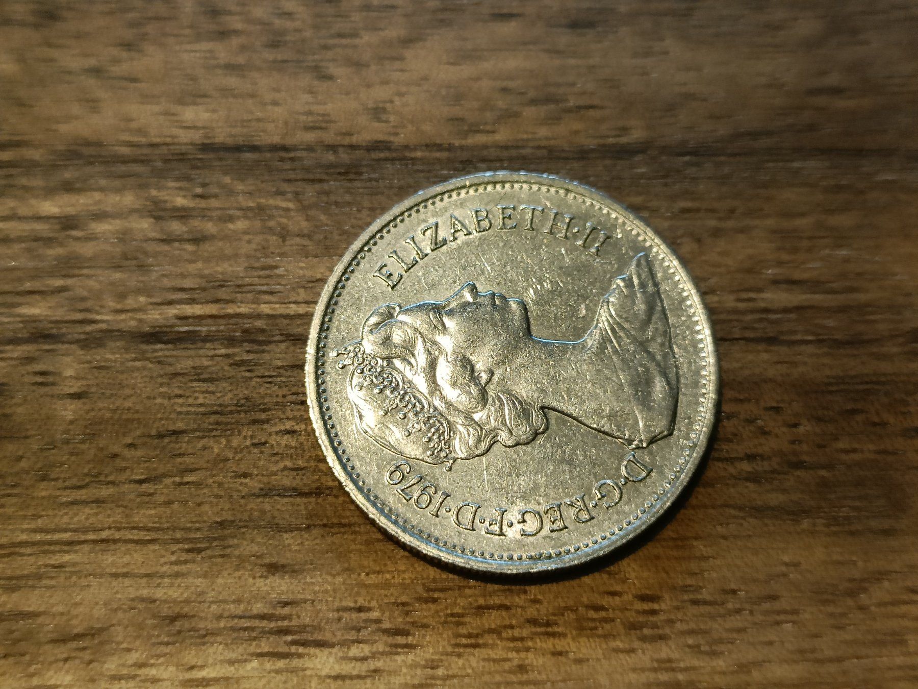 Alle Münzen: Une pièce de 5 NEW PENCE / ELIZABETH II – Gebraucht aus Sion von dav_96jh 3