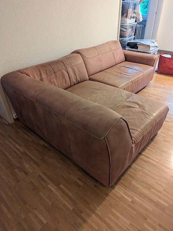 Divani: Echtleder Ecksofa mit Hocker (Braun) bequem & zeitlos – Usato da Sissach venduto da nba_d6kh