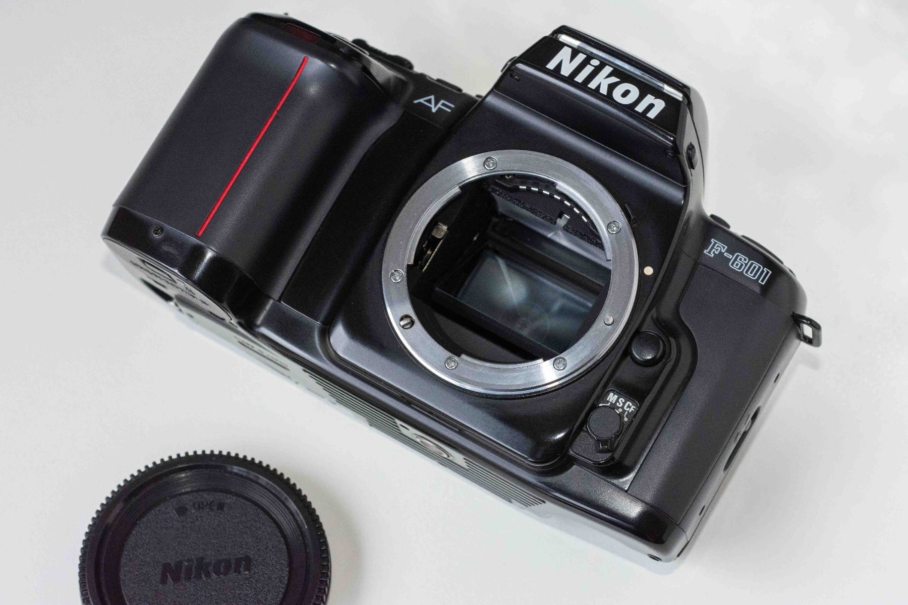 Nikon Fotocamera: Nikon F601 Analogkamera – Usato da Schwerzenbach venduto da floridan