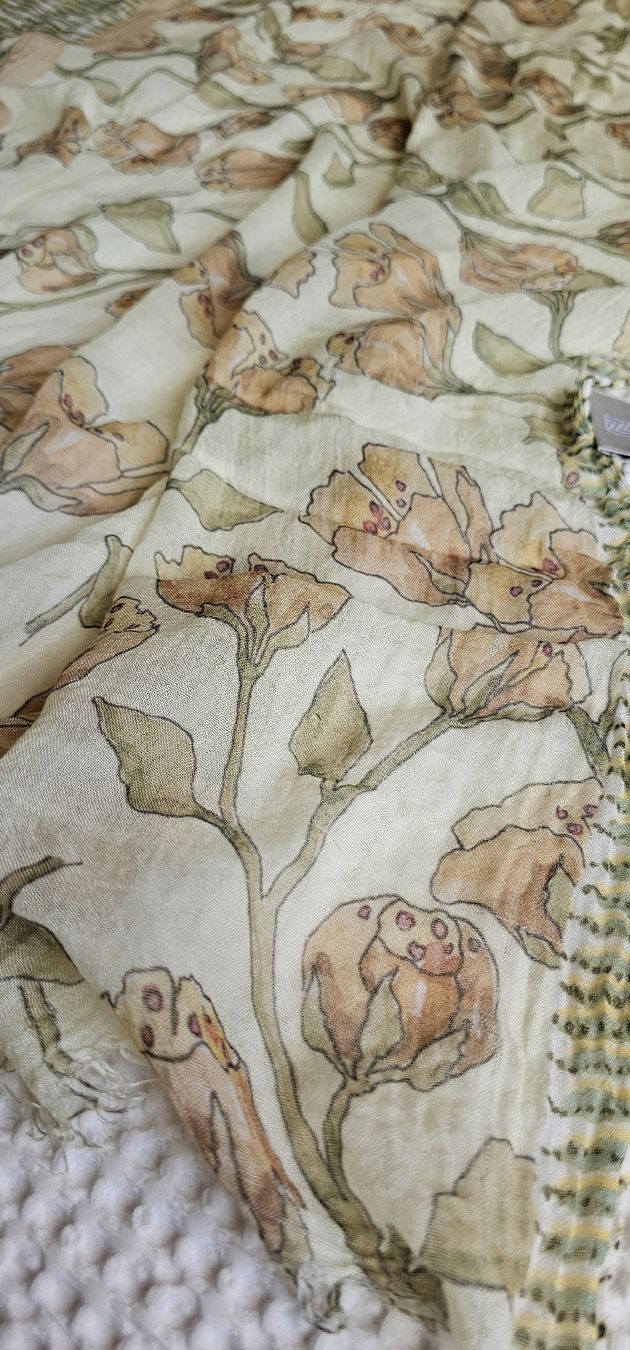 Nile Foulards & écharpes: Nile Schal - 100% Modal - Blumenmuster – D'occasion à Kollbrunn par Antikmann 1