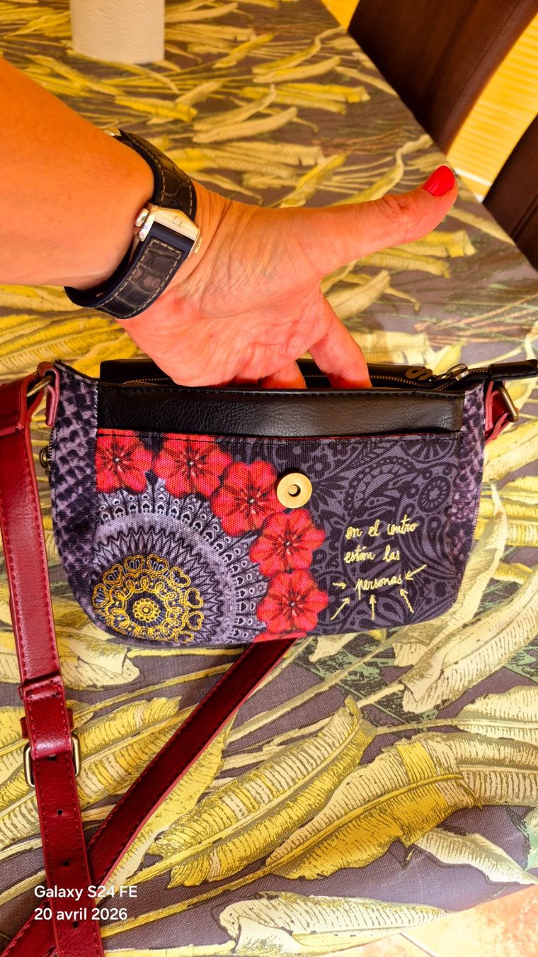 Autres vêtements & accessoires: Desigual. Sac bandoulière – D'occasion à Reconvilier par something4you 2