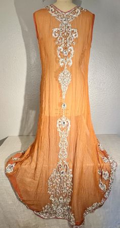 Longue robe mousseline, broderies zardosi sequins argentés