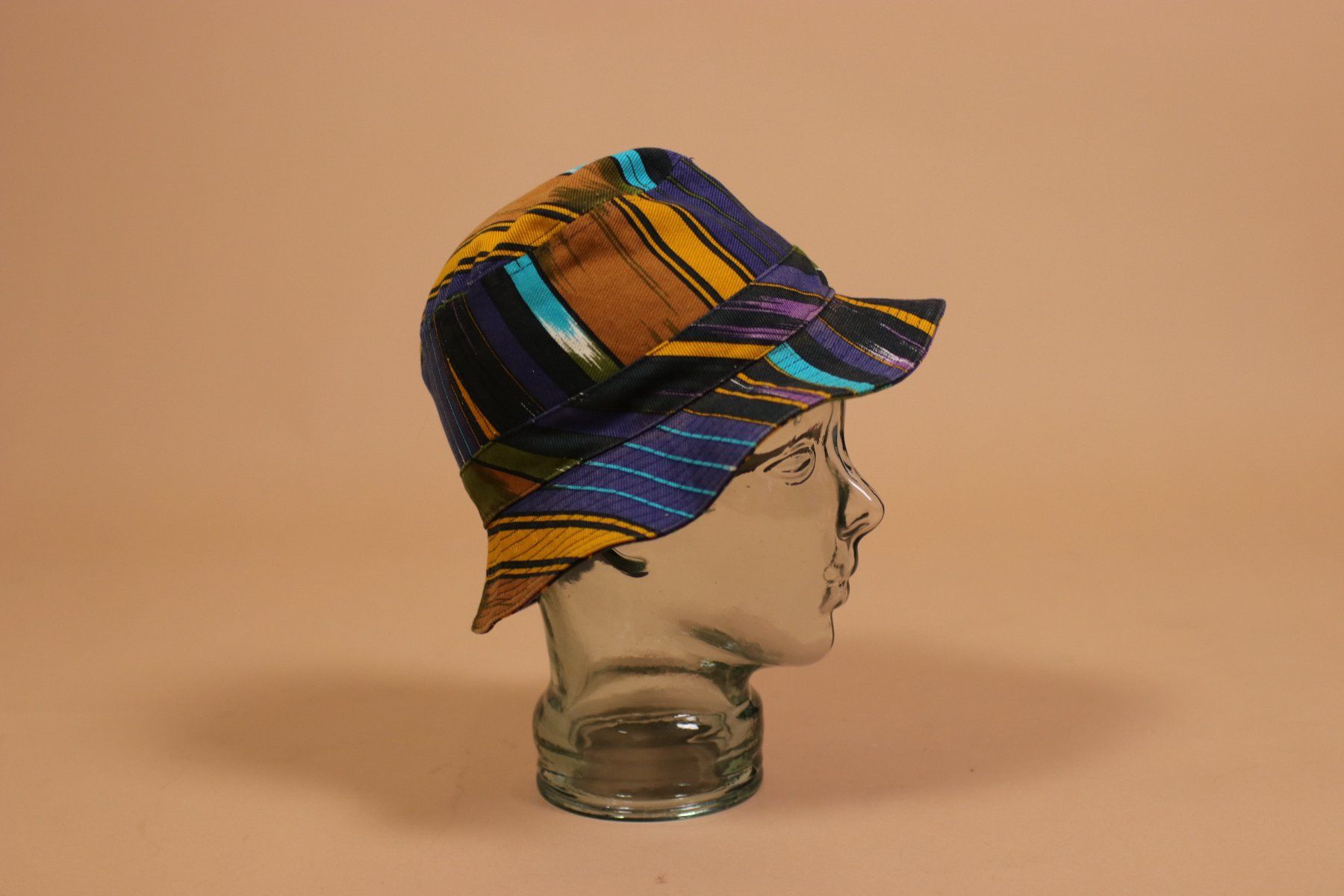 Kenzo Copricapi, berretti & cappellini: vintage KENZO Cotton Bucket Hat – Usato da Hombrechtikon venduto da BAZ-Vintage