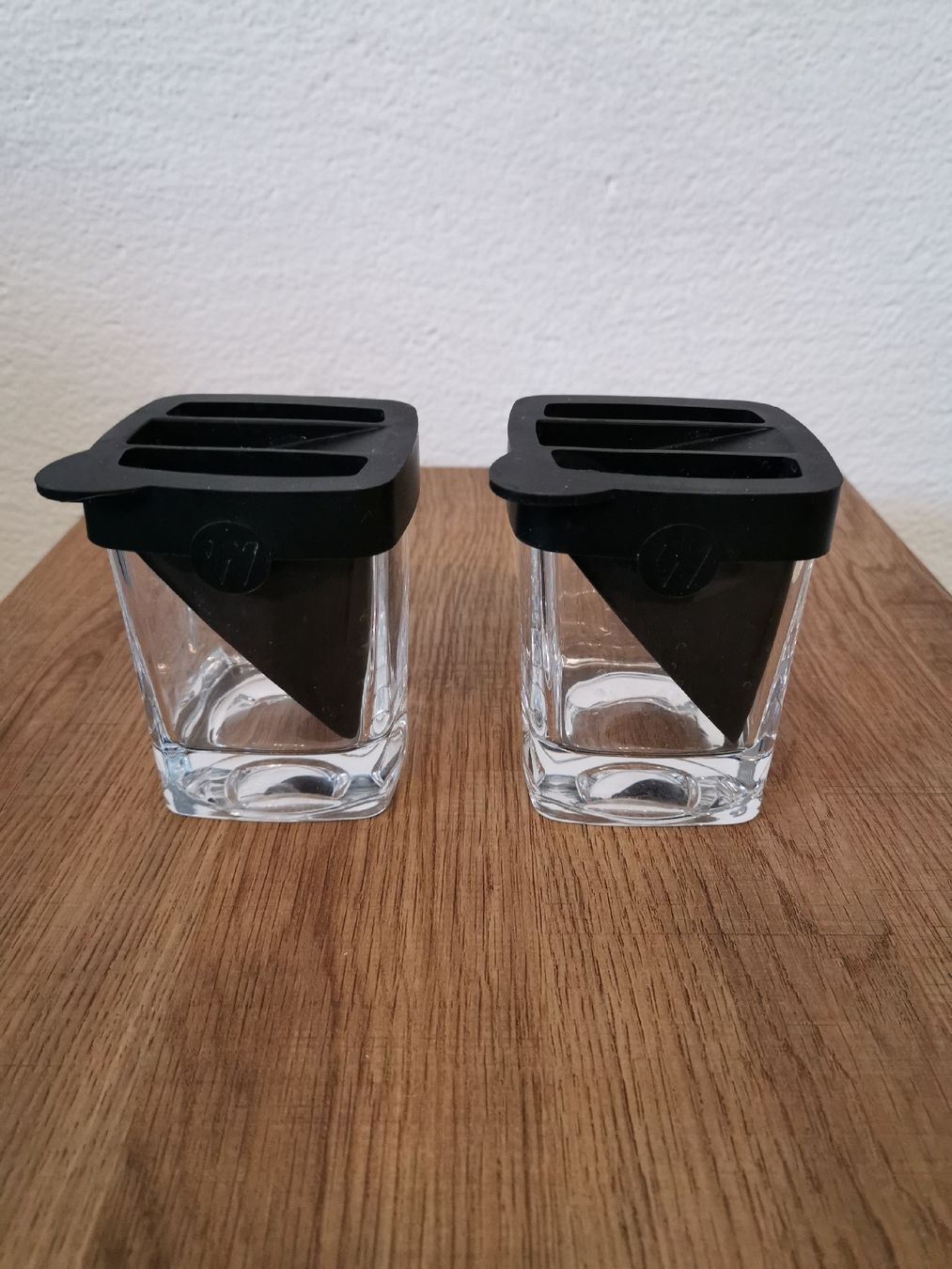 Gläser: 2 Whiskygläser mit Eisformen, NP ca. 30 Dollar – Gebraucht aus Bonaduz von TheCahenzli 3