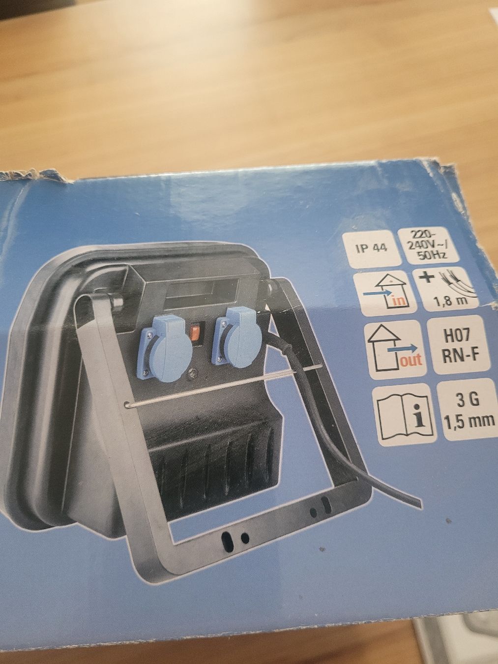 Osram Lampes: Tragbare Arbeitsleuchte 38W mit 2 Steckdosen, neu – Neuf (Voir description) à Schafisheim par jurafl4 4