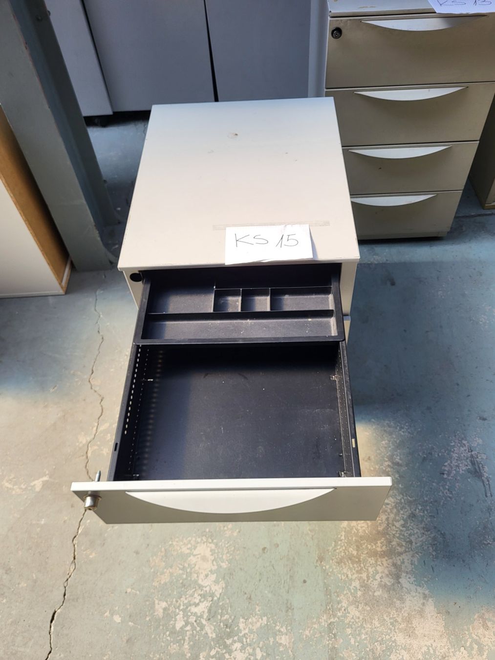 Banconi: Büro-Korpus – Usato da Diessenhofen venduto da Osio 2