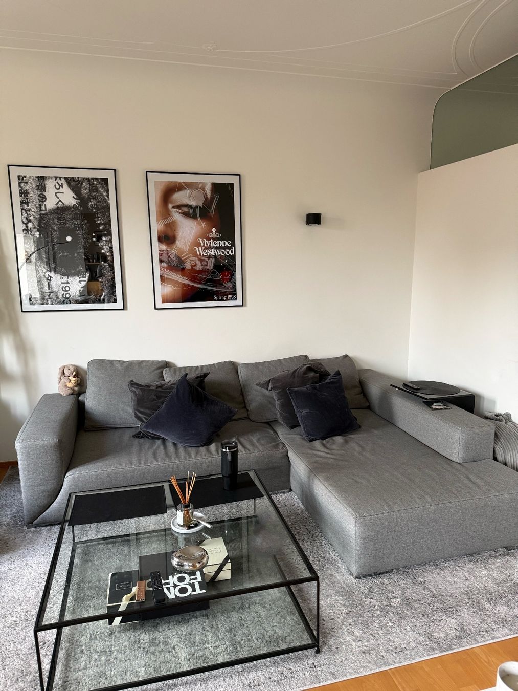 Divani: Ecksofa grau mit Chaiselongue – Usato da Zürich venduto da larrysells