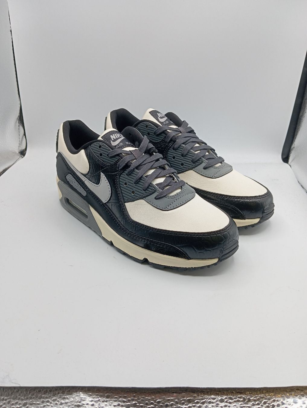 Nike Herrenschuhe: Nike Air Max 90 (EU44) – Neu und originalverpackt aus Schaffhausen von outlez 1
