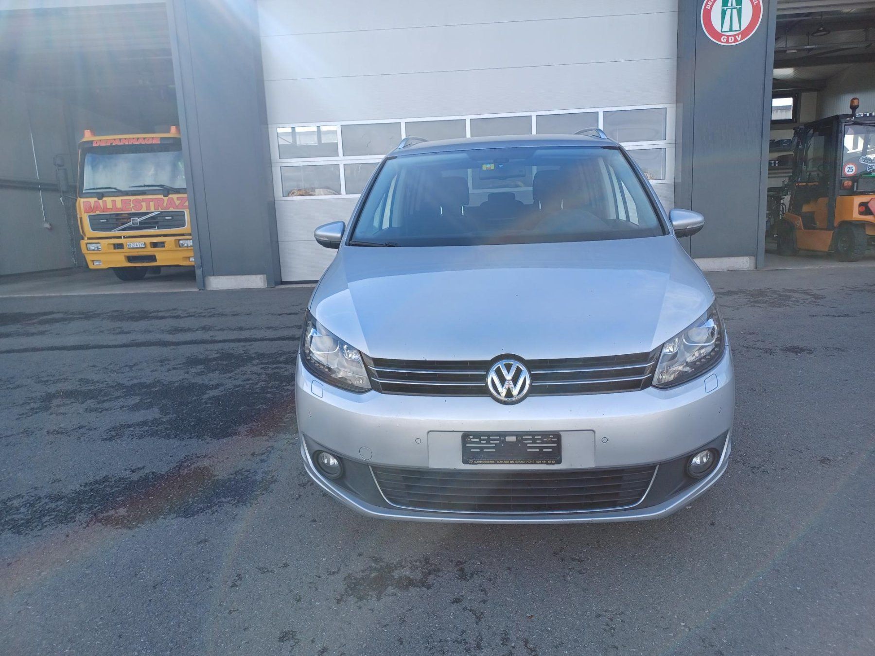 VW Autos: VW Touran 2.0 – D'occasion à Yverdon-les-Bains par