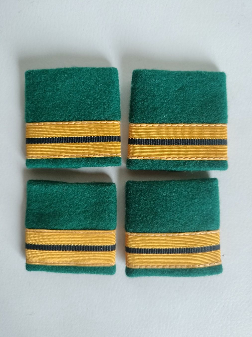 Schweizer Armee Uniformen: Schweizer Armee Militär Uniform Schulterpatten – Gebraucht aus Schwanden Sigrisw von len_9yqg