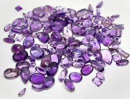 Lot 51.52 ct Améthystes Tailles diverses Valeur 800.- Fr.