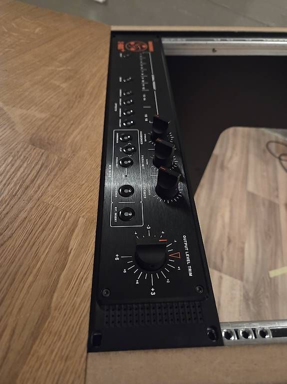 Console di mixaggio: Dangrous Music 2 Bus+ Analog Summing Mixer – Usato da Zürich venduto da Flvr 4