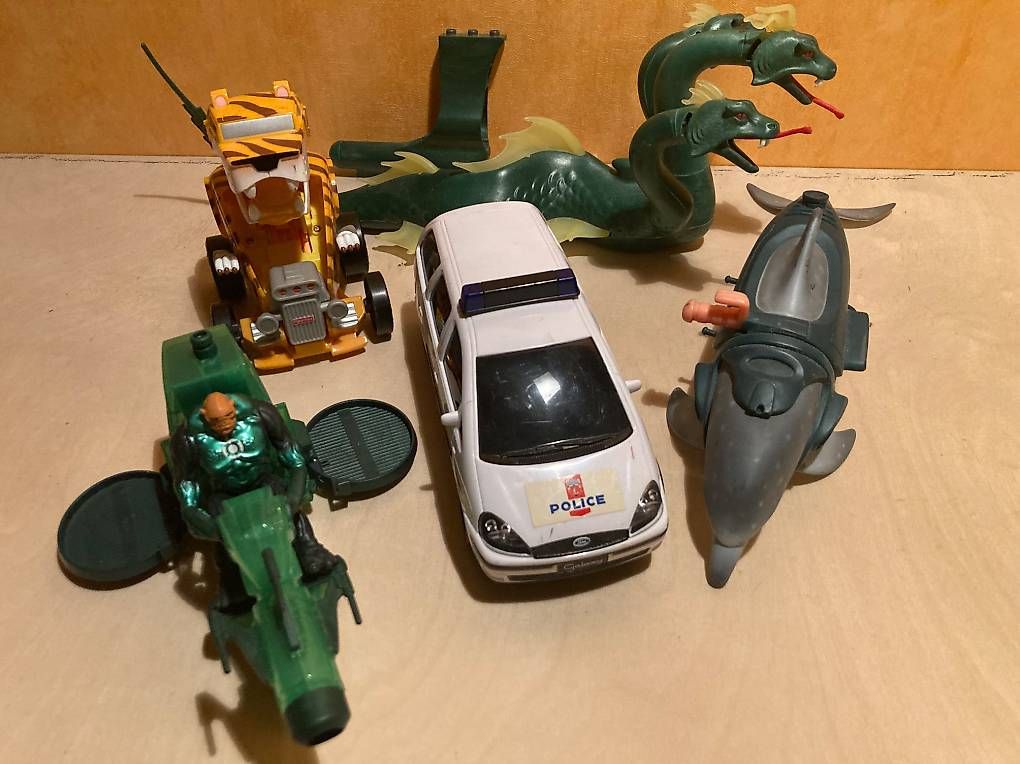 Spielzeuge: 5 véhicules et figurines d'action – Gebraucht aus Belmont-sur-Yverdon von Manu1112